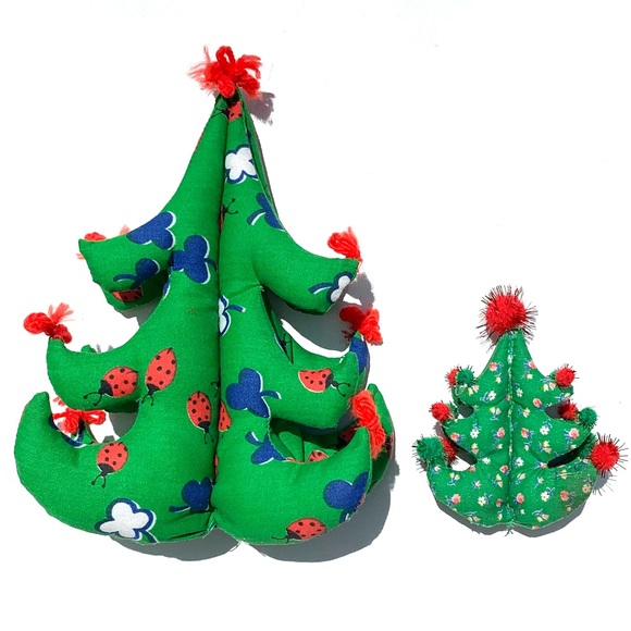 pair of Vintage 3D Stuffed Fabric Christmas Trees Green Red handmade - Picture 5 of 7